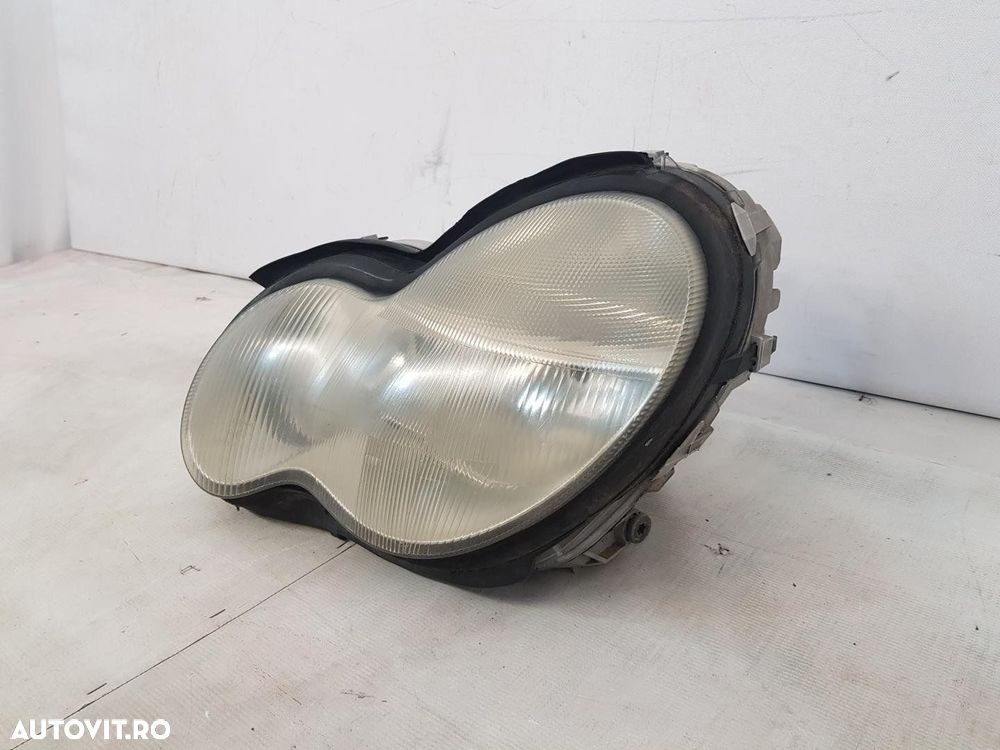 Far stanga Mercedes C Class W203 halogen 1305235663 - 4