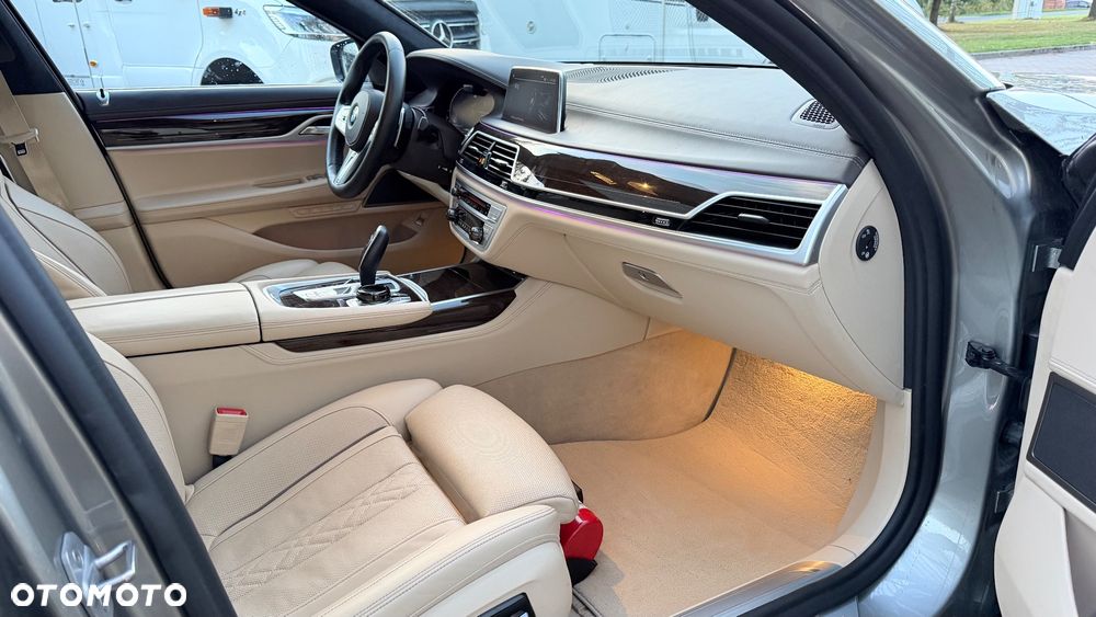BMW Seria 7 - 16