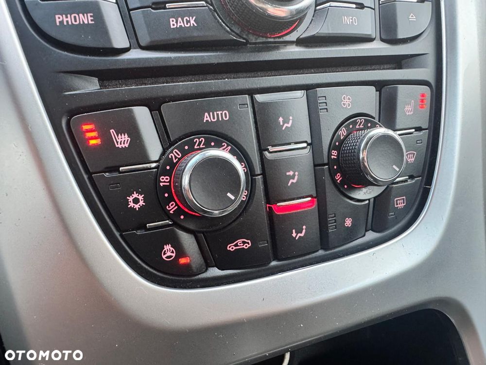 Opel Astra 1.6 Turbo Cosmo - 29