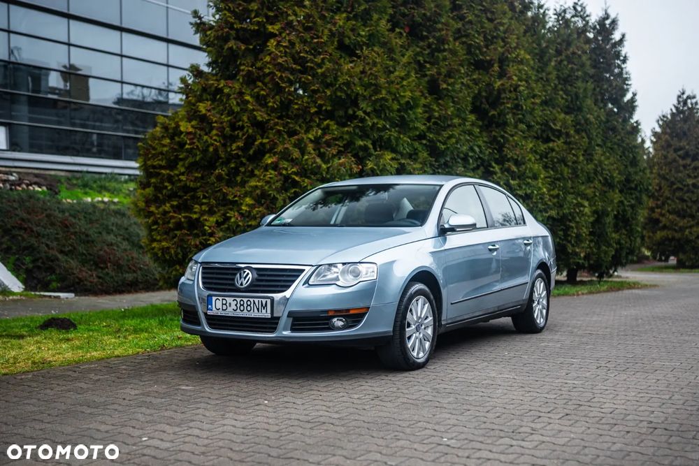 Volkswagen Passat 1.6 FSI Comfortline - 11