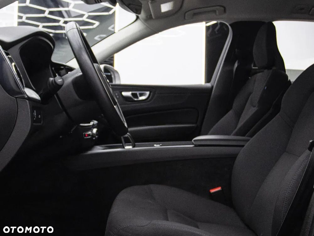 Volvo XC 60 B4 B Momentum Pro - 7