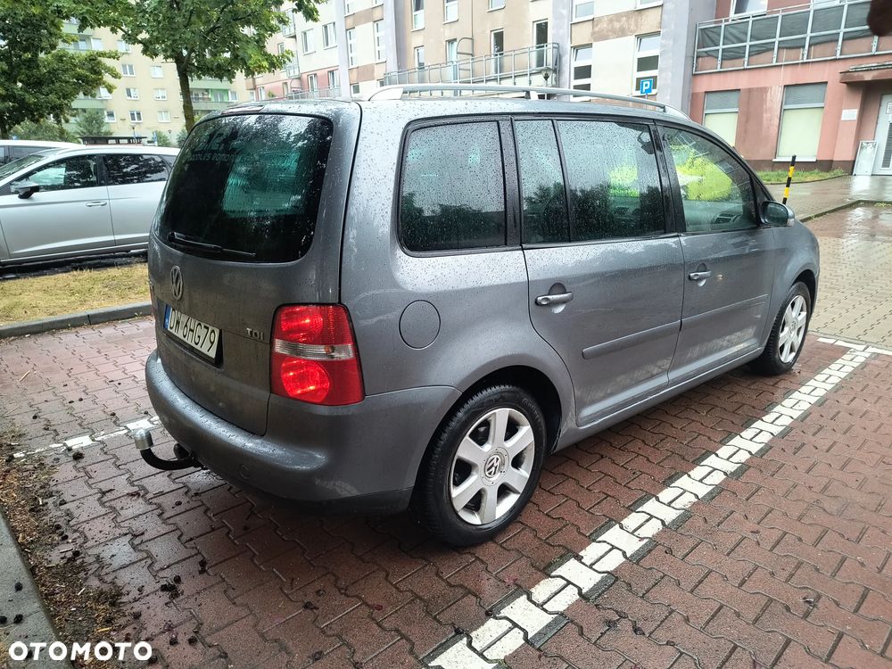 Volkswagen Touran 2.0 TDI Highline - 3