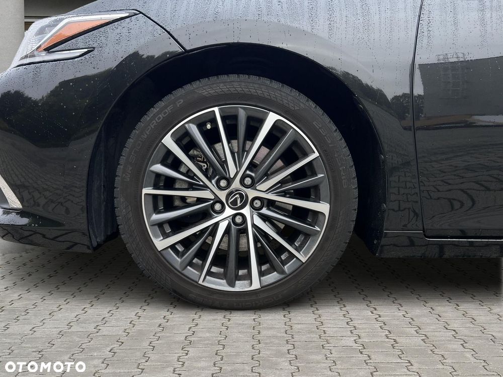 Lexus ES 300h Business Edition - 23