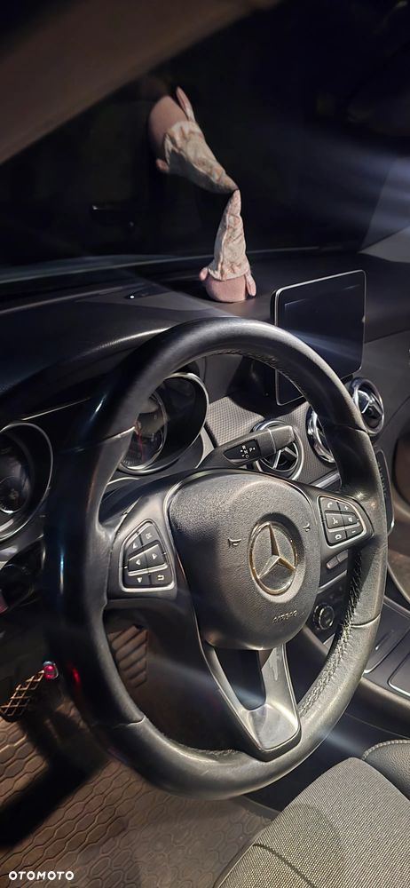Mercedes-Benz GLA 180 d 7G-DCT - 11