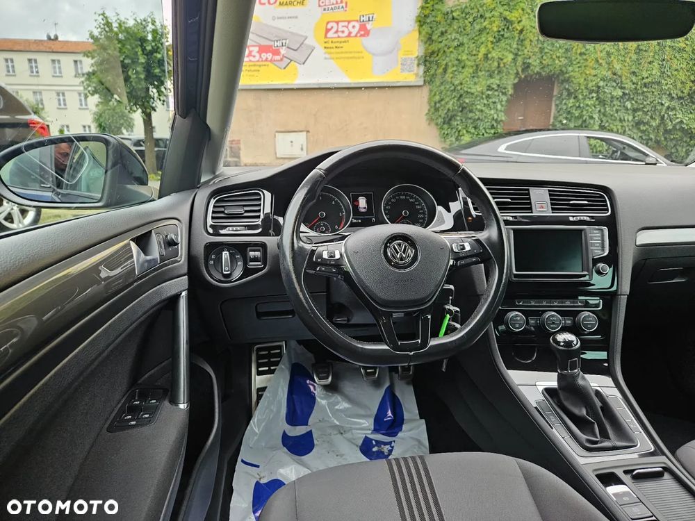 Volkswagen Golf - 22