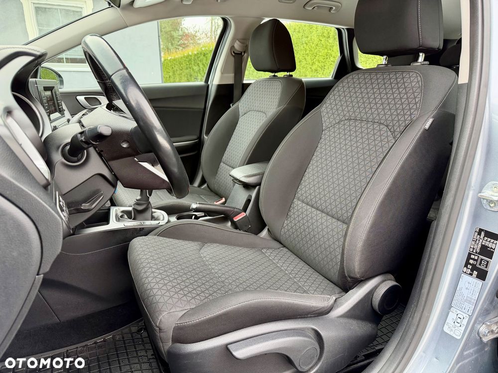 Kia Ceed 1.6 CRDi SCR M - 12