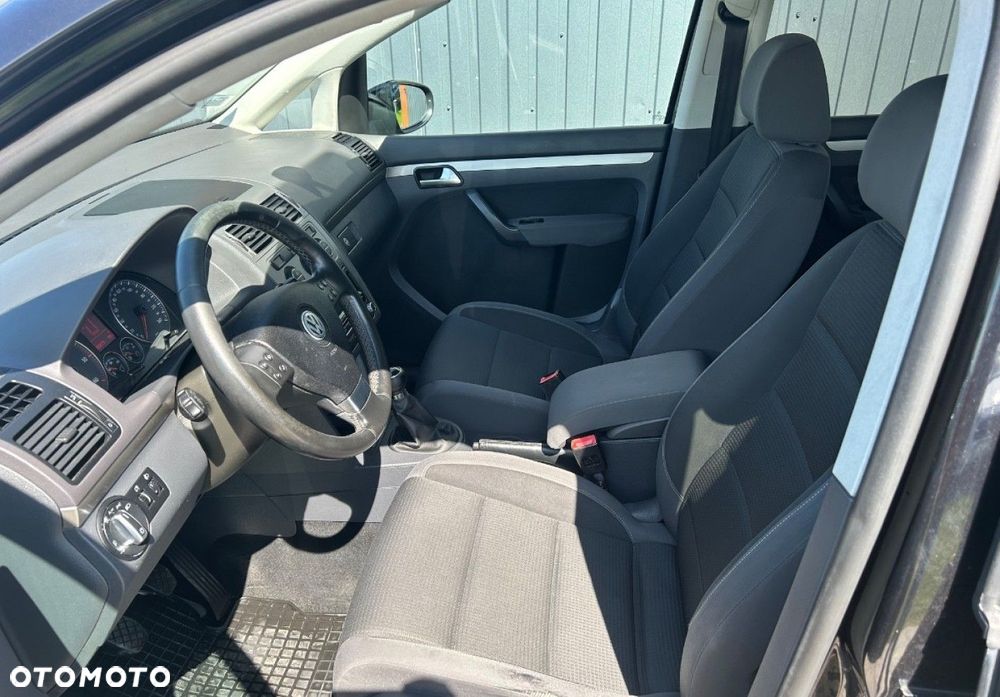 Volkswagen Touran - 10
