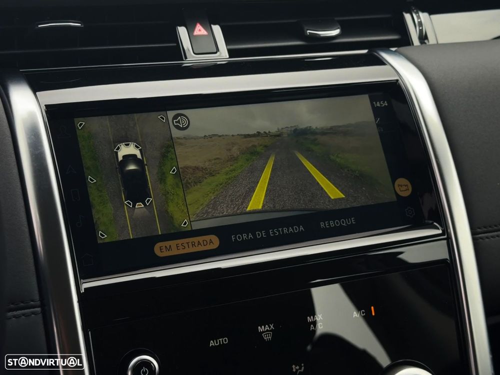 Land Rover Discovery Sport P300e Dynamic SE - 22