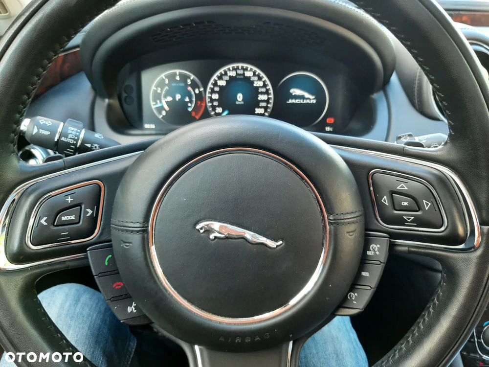 Jaguar XJ 3.0 V6 Kompressor AWD R-Sport - 23