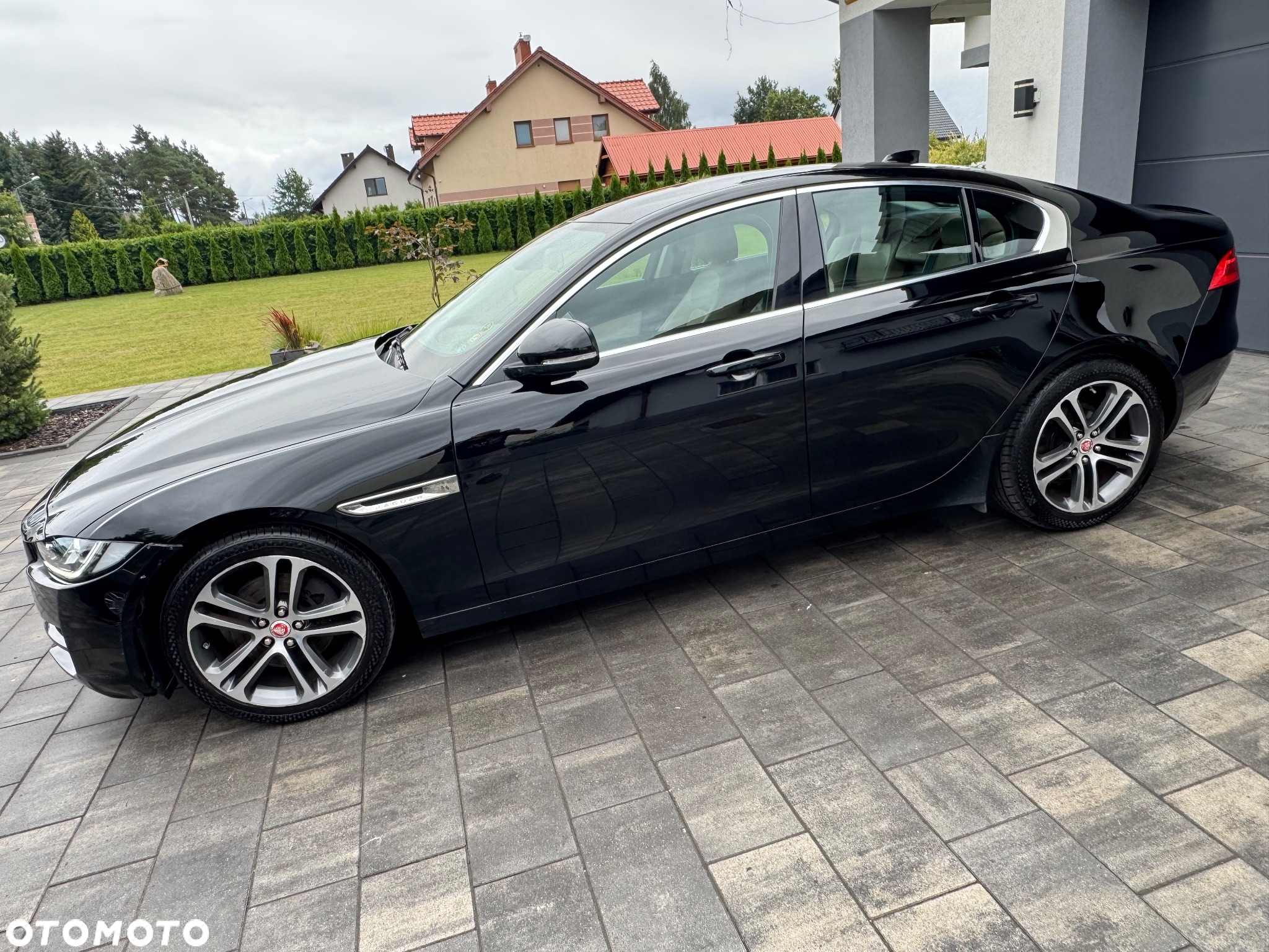 Jaguar XE 2.0 D Prestige - 4