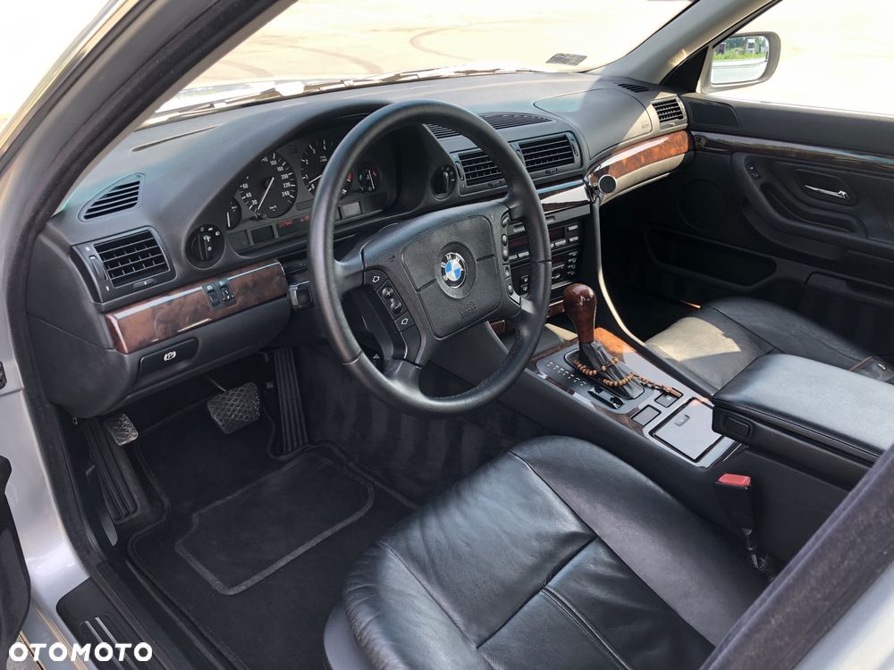 BMW Seria 7 740i - 10