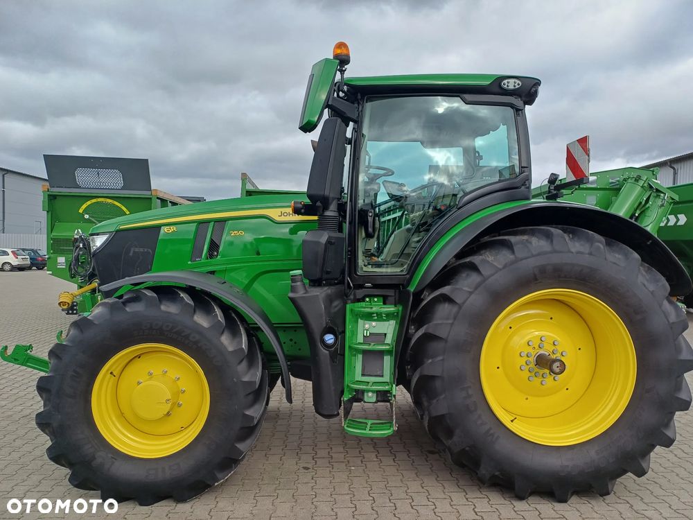John Deere 6R250 - 1