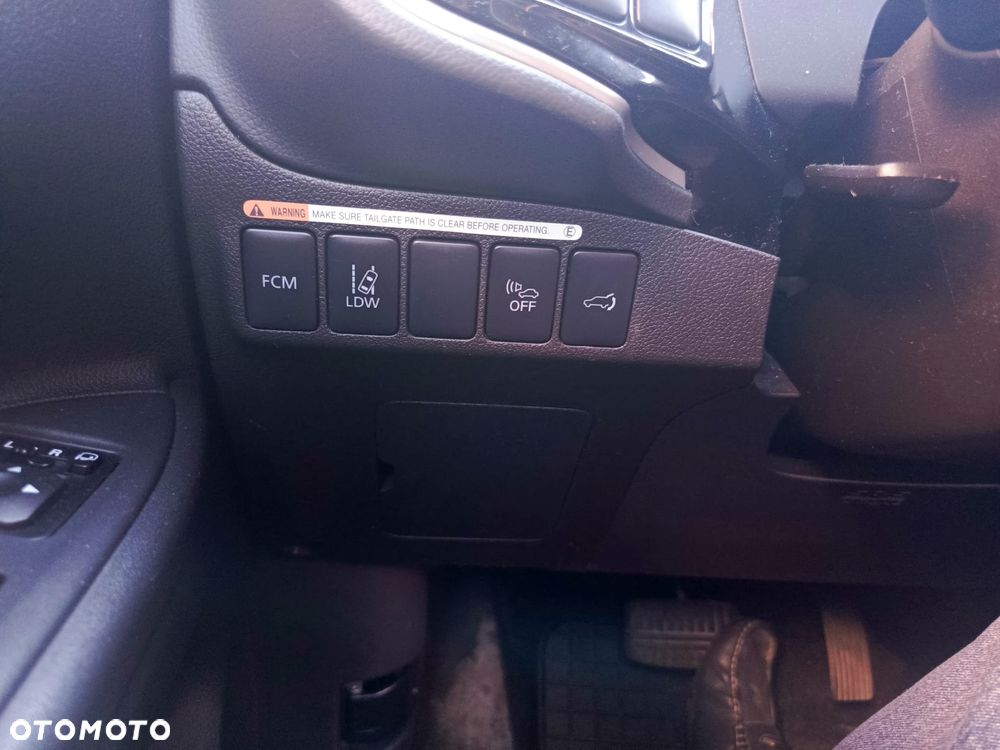 Mitsubishi Outlander Instyle NAVI + - 18
