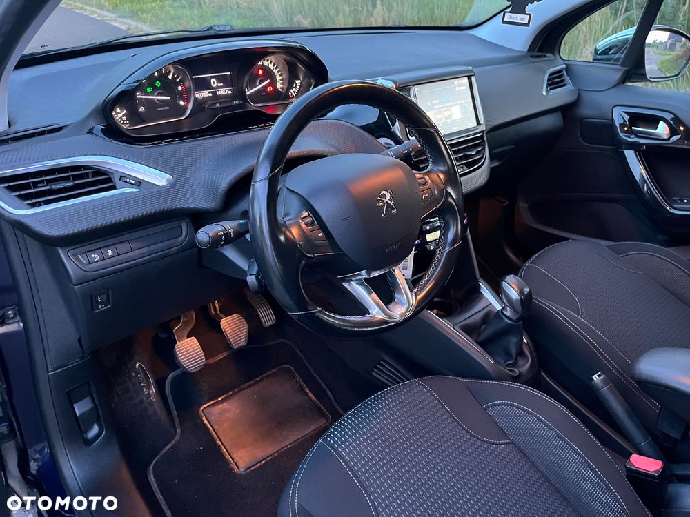 Peugeot 208 - 14