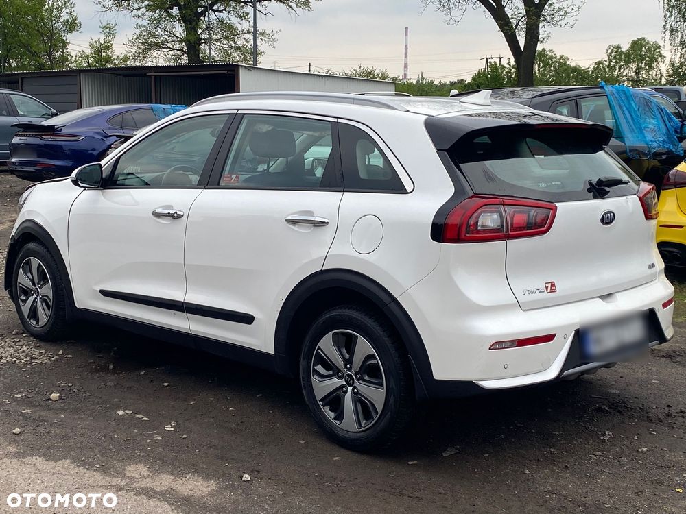 Kia Niro 1.6 GDI Hybrid L - 2