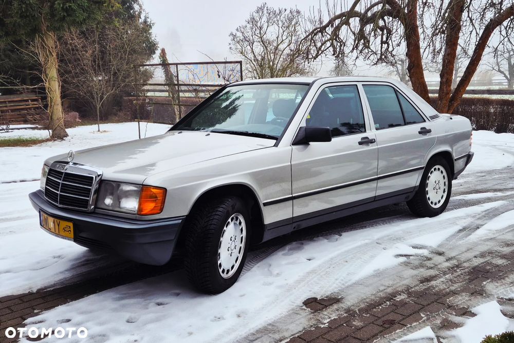 Mercedes-Benz W201 (190) - 1