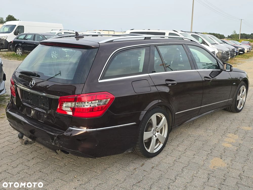 Mercedes-Benz Klasa E 200 CGI BlueEffICIENCY Avantgarde - 4
