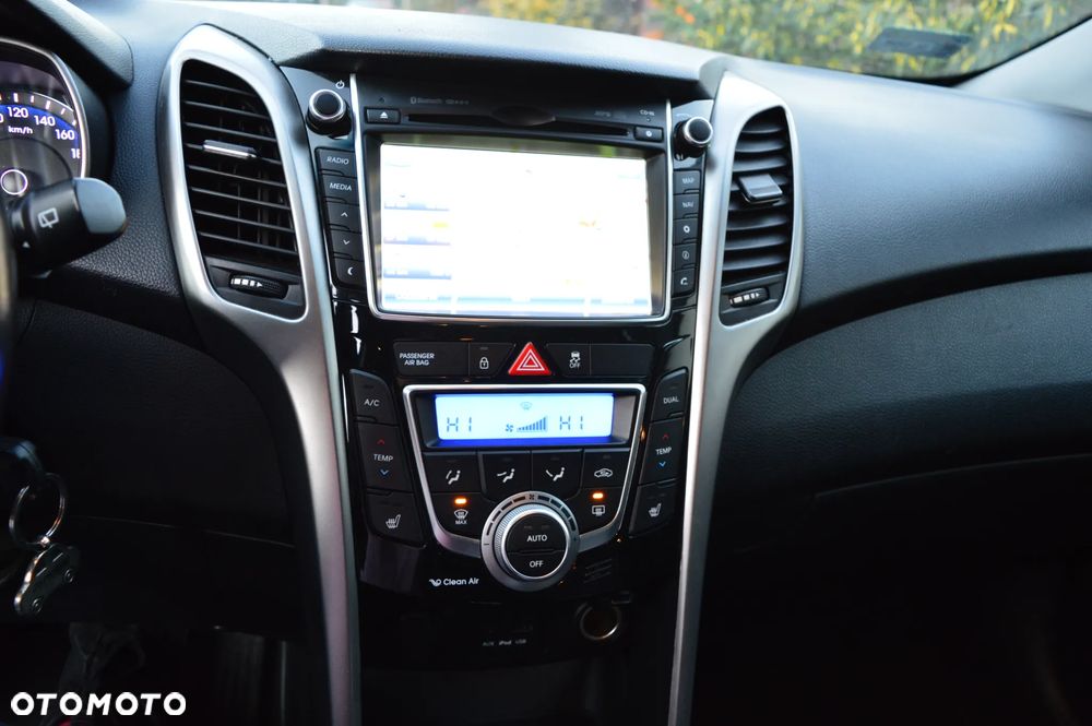 Hyundai i30 i30cw 1.6 CRDi Fifa World Cup Edition - 13