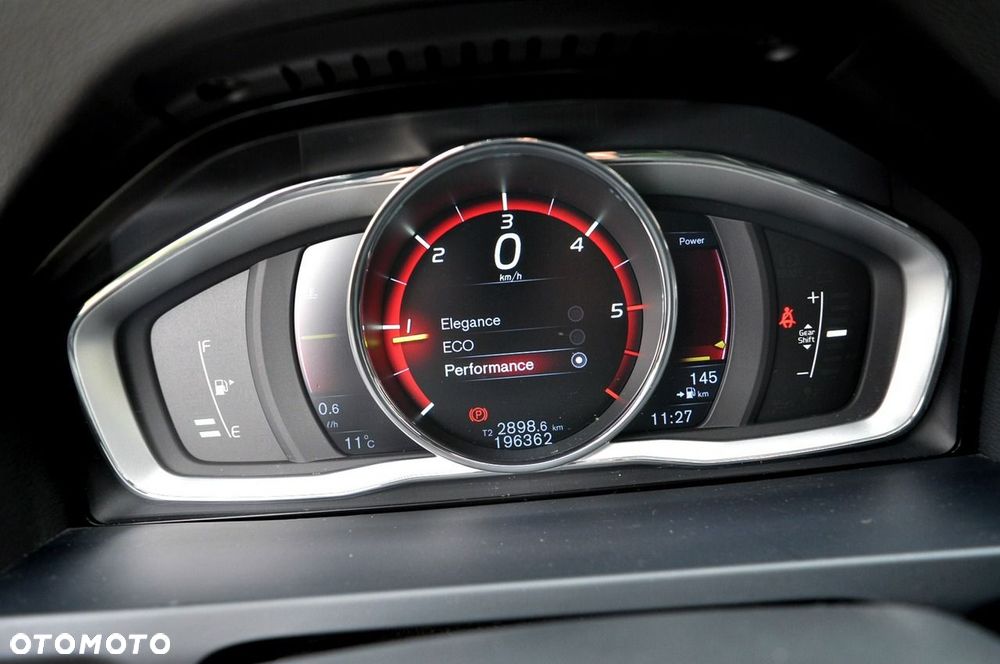 Volvo V60 D3 Drive-E R-Design Momentum - 19