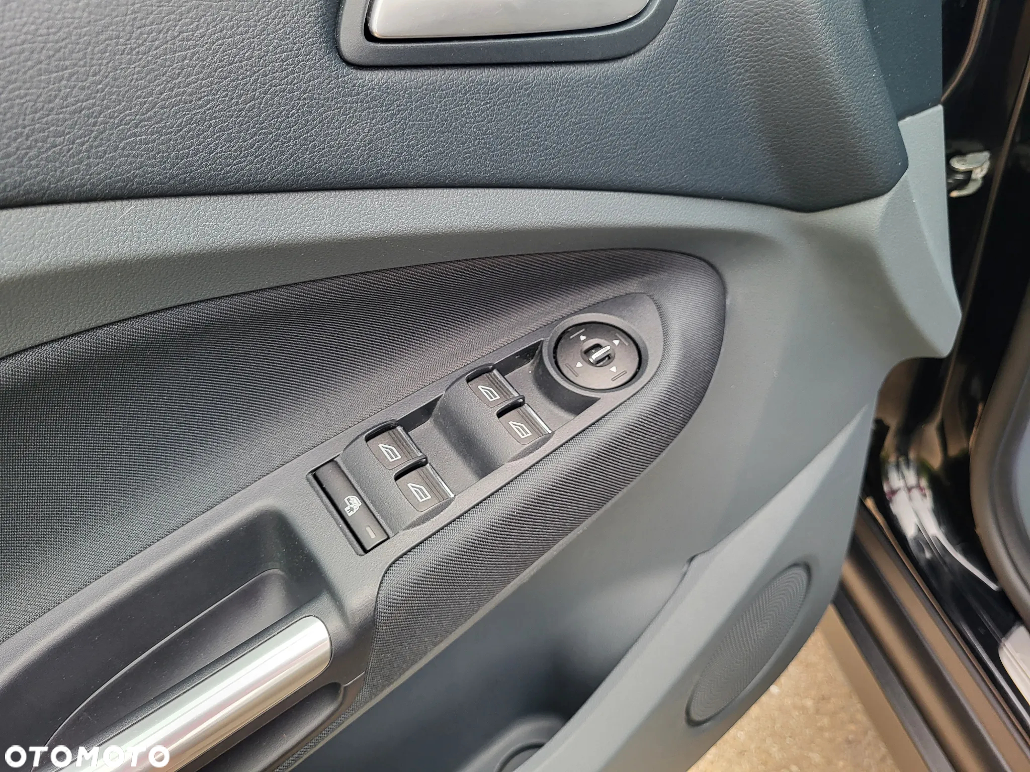 Ford Grand C-MAX 1.6 EcoBoost Titanium - 24