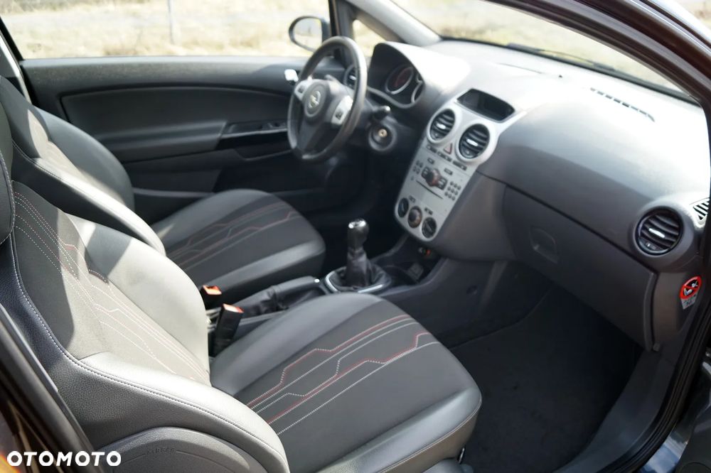 Opel Corsa 1.4 16V Cosmo - 19