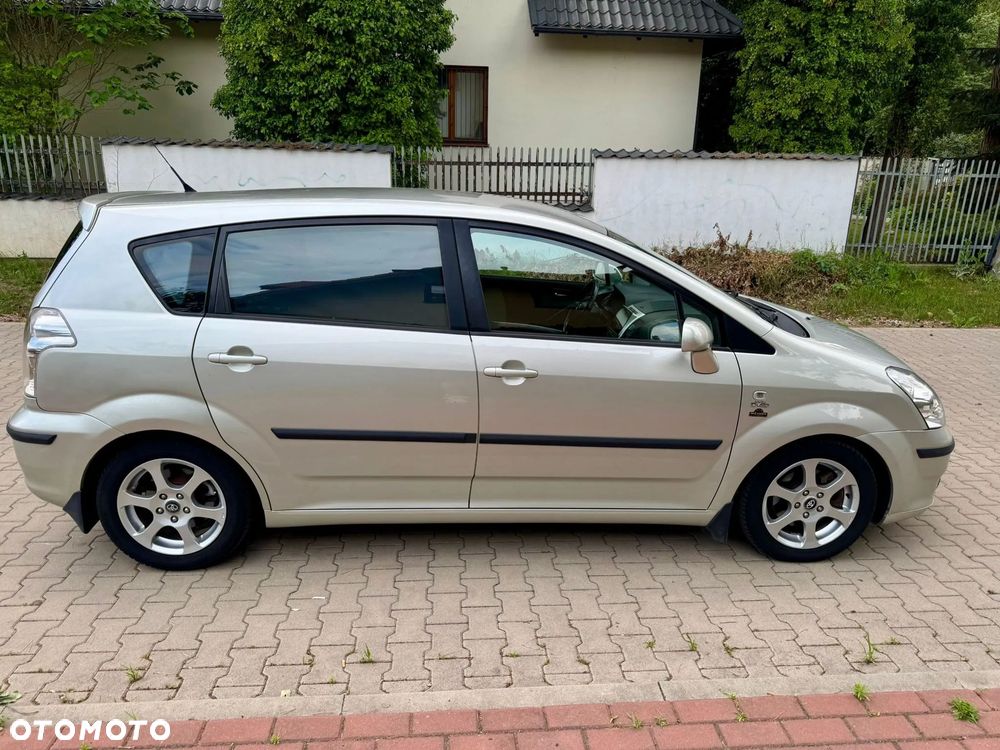 Toyota Corolla Verso 2.0 D-4D Executive - 9