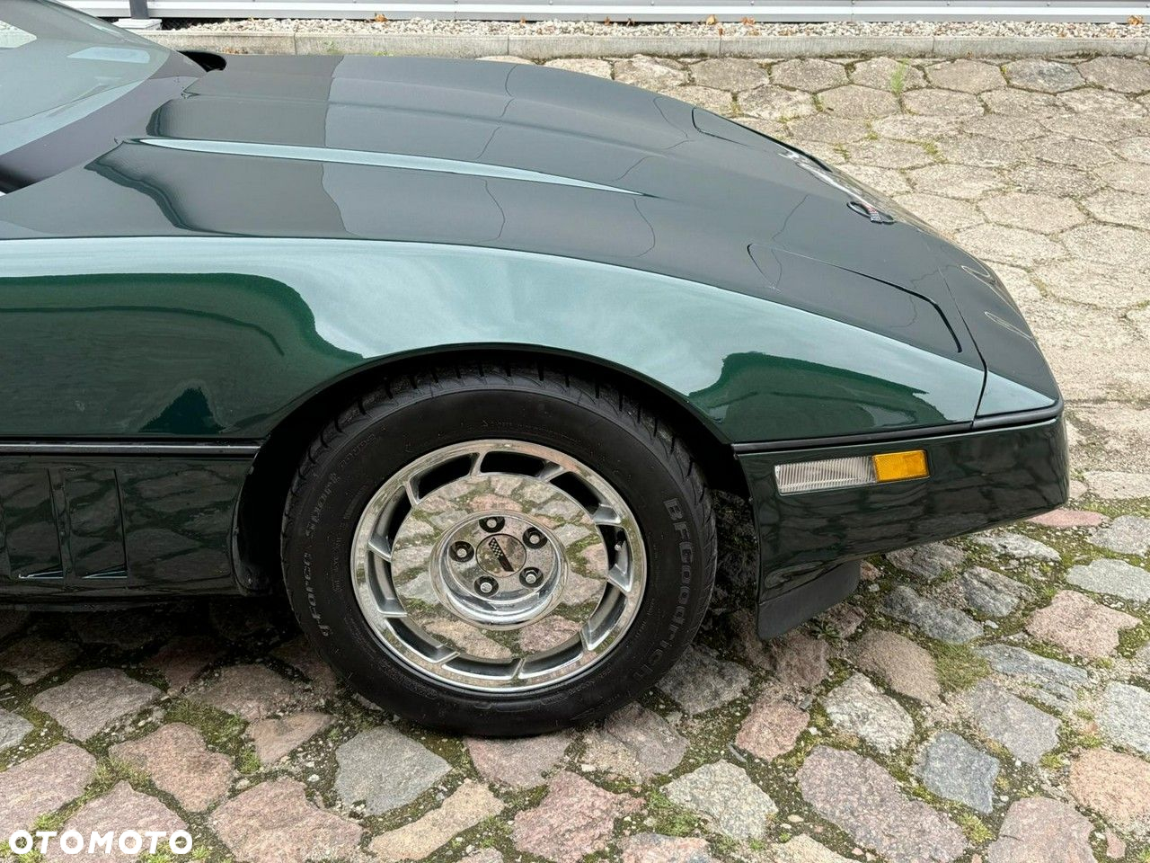 Chevrolet Corvette - 20
