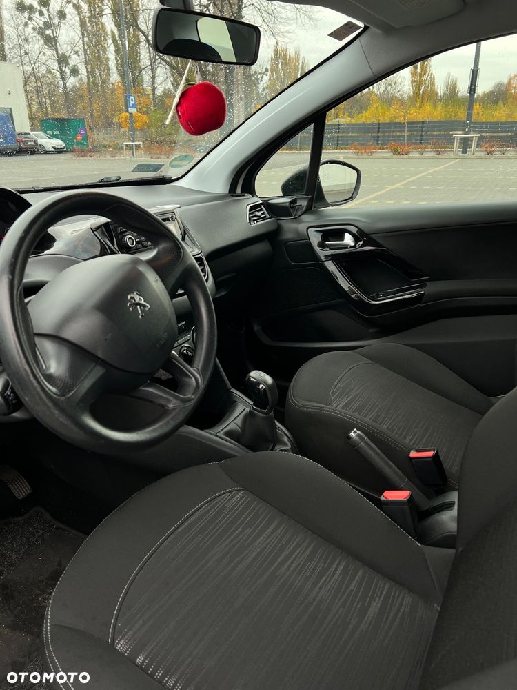Peugeot 208 - 11