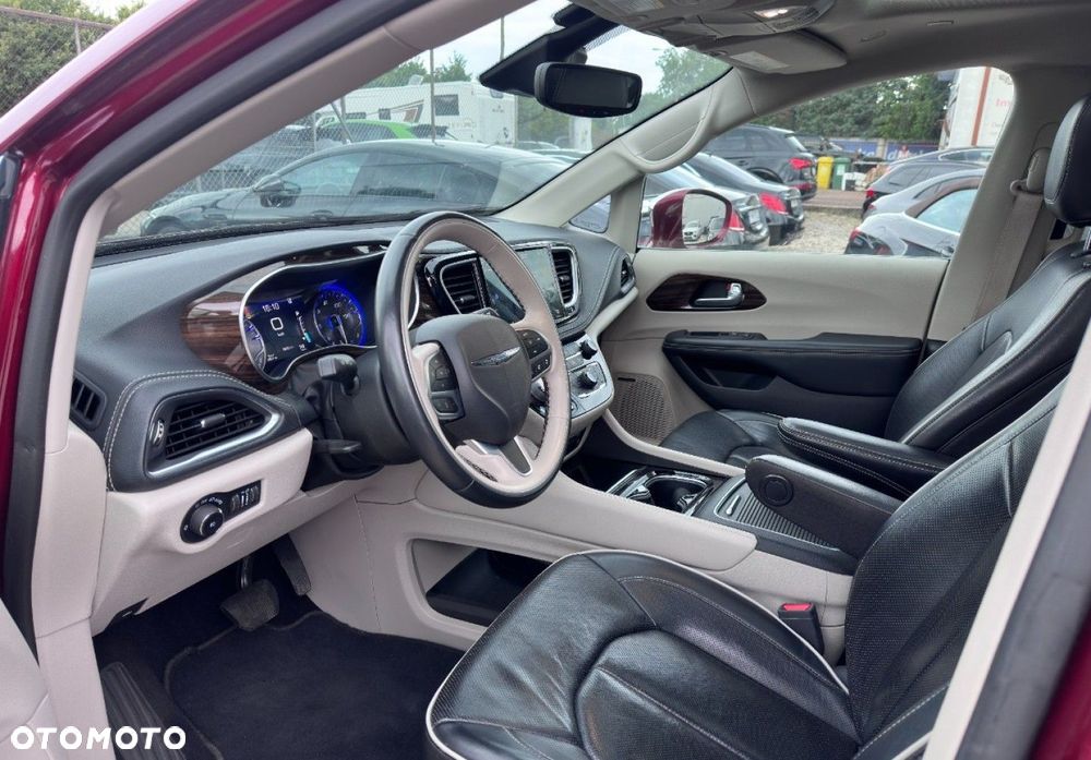 Chrysler Pacifica - 12