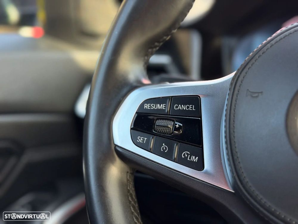 BMW 320 d Pack Desportivo M Auto - 23
