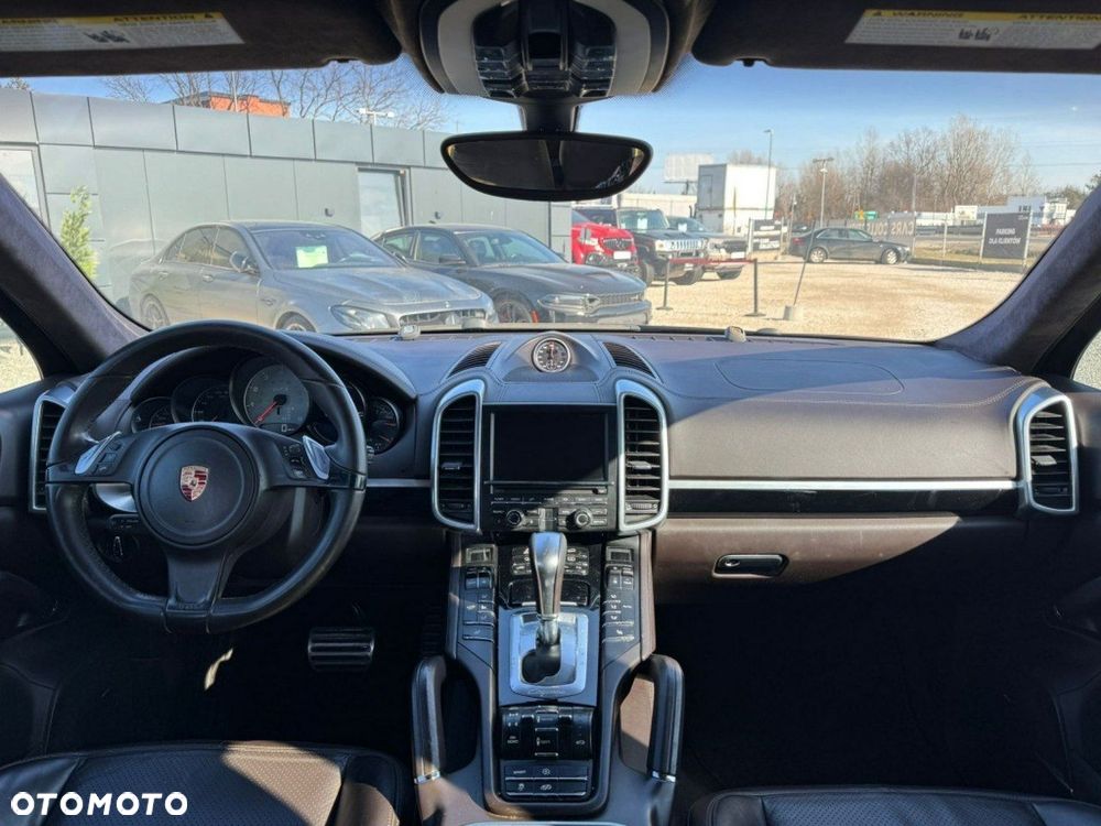 Porsche Cayenne - 12