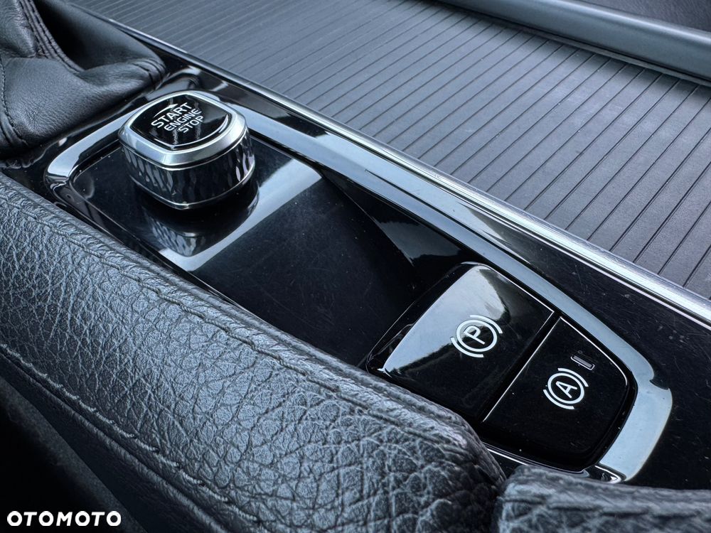 Volvo V90 D3 Geartronic Momentum Pro - 24