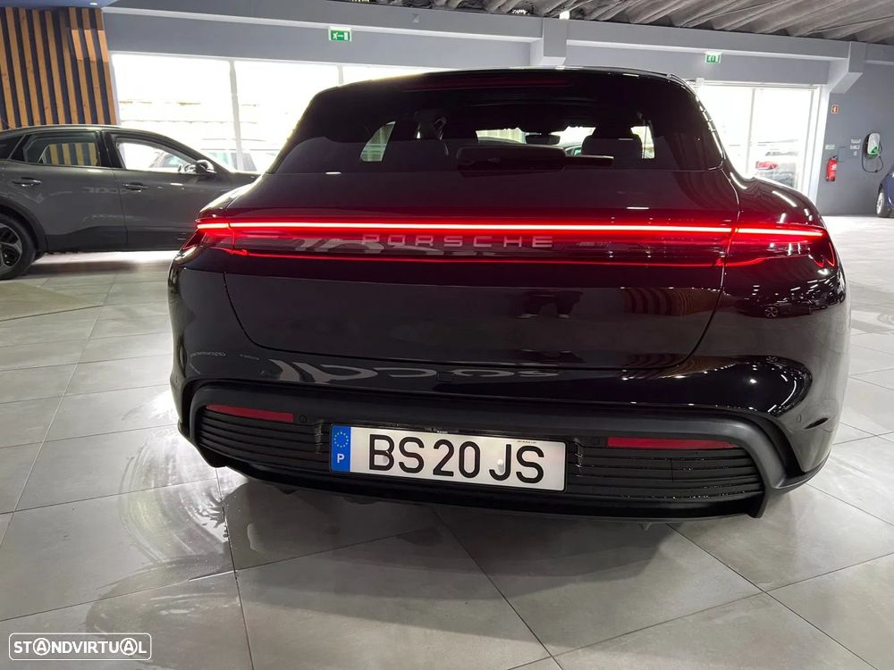 Porsche Taycan Sport Turismo - 14