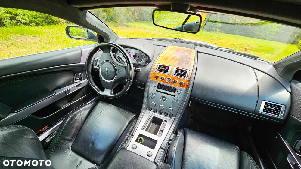 Aston Martin DB9 Standard - 24