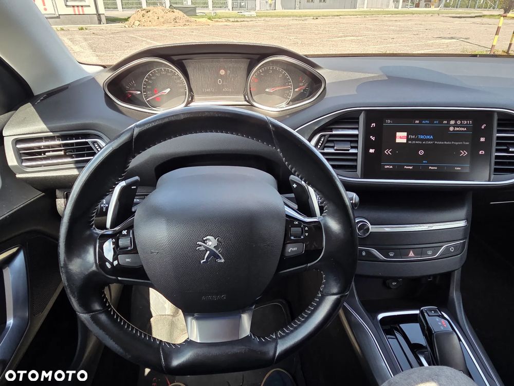 Peugeot 308 BlueHDi 130 EAT8 Stop & Start Allure - 26