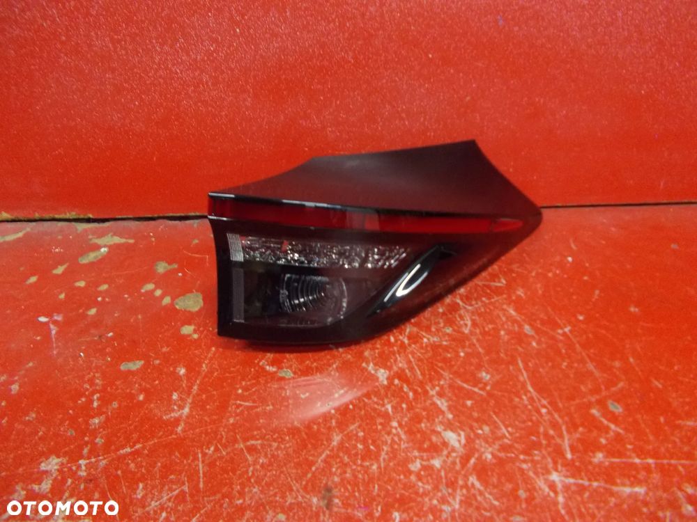 TOYOTA YARIS CROSS 81550-0DE20 LAMPA PRAWA TYŁ TYLNA