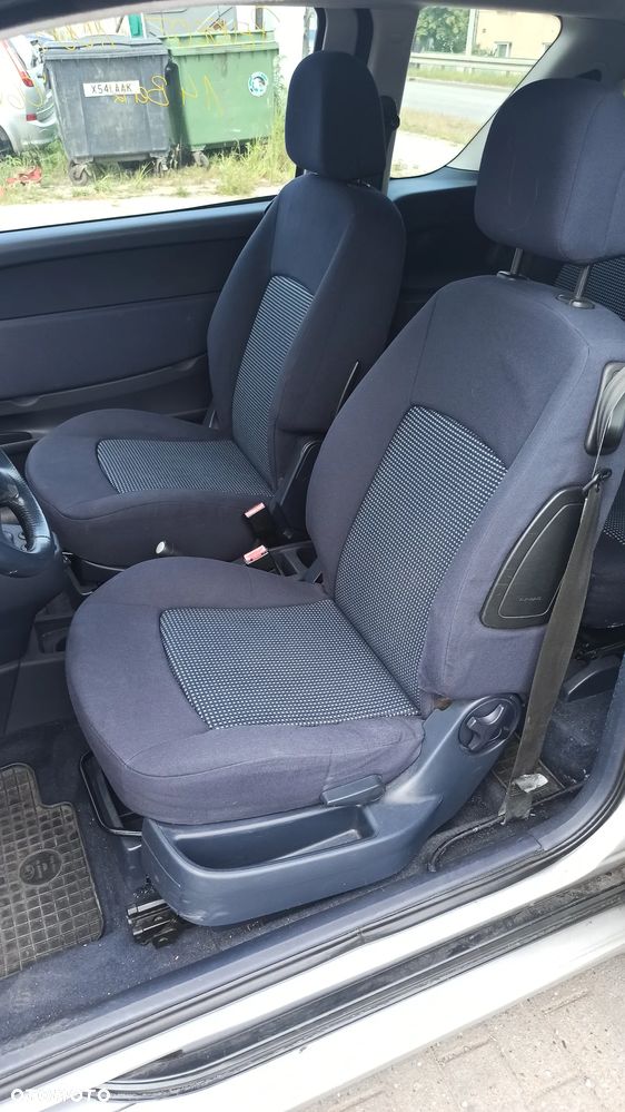 PEUGEOT 1007 1.4 Benzyna 2006r - 9