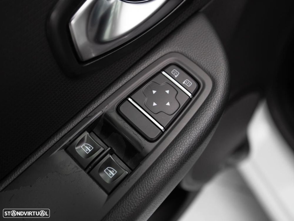 Renault Clio Van - 11