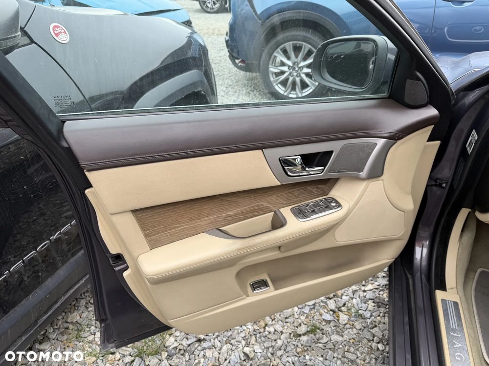 Jaguar XF 2.7 V6 D Premium Luxury - 6