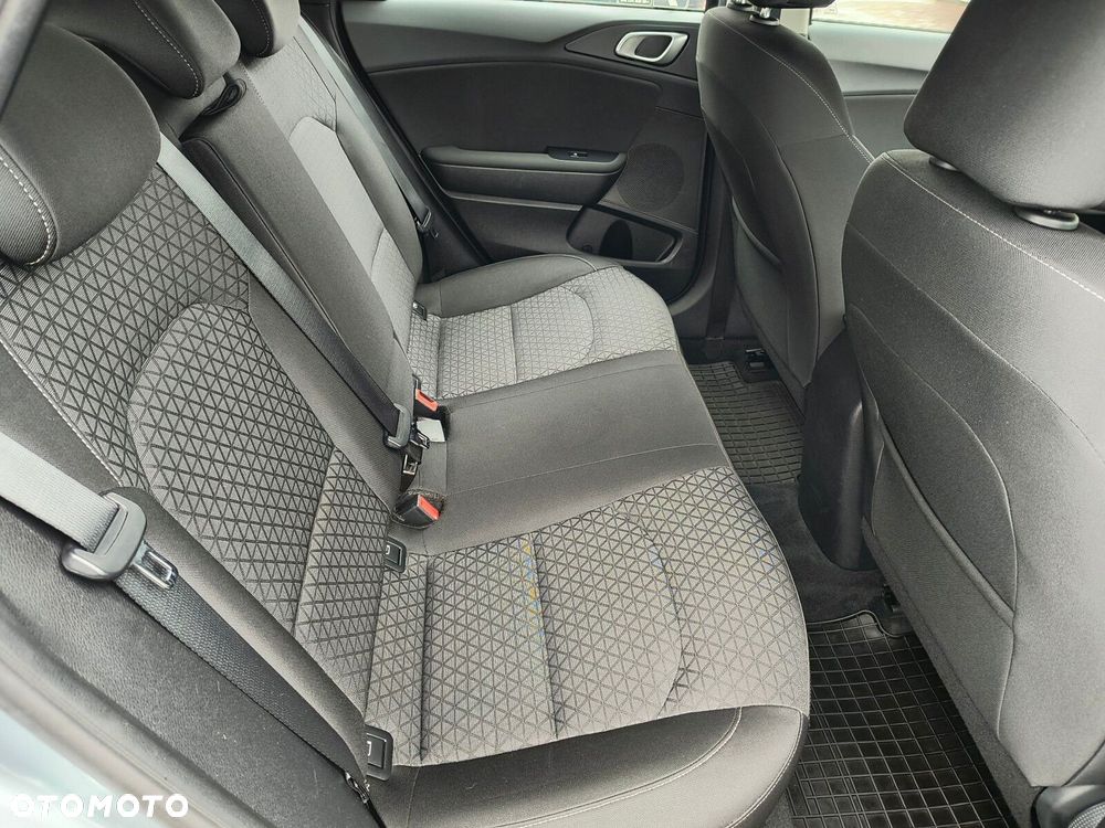 Kia Ceed - 21