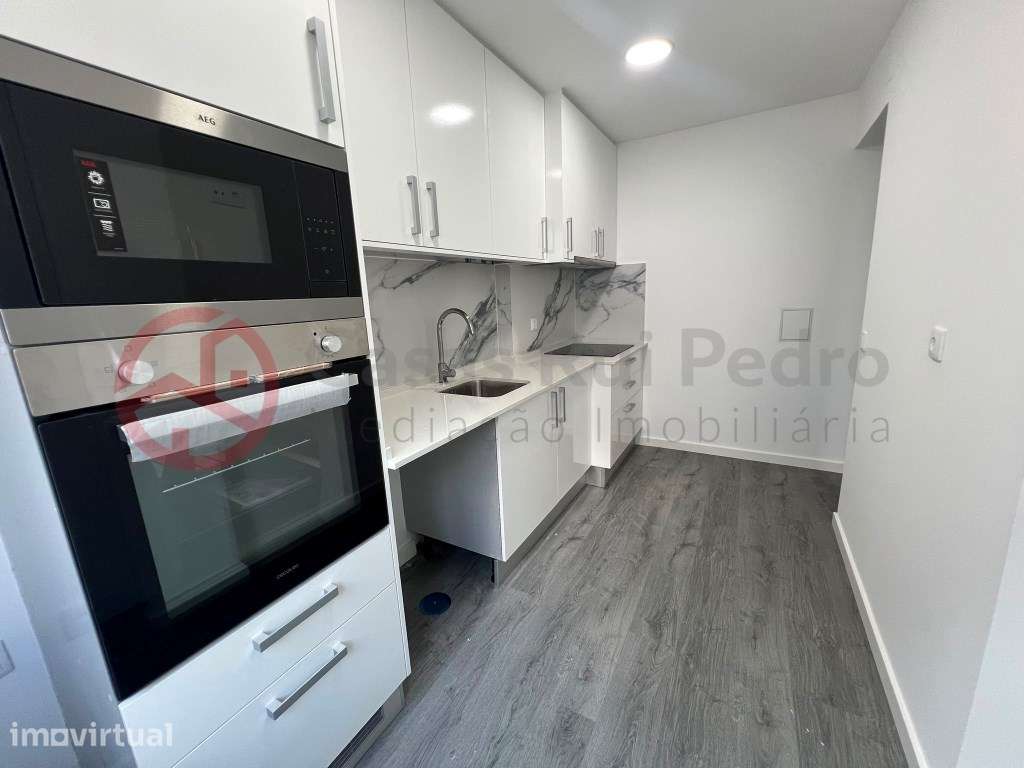 T2 Totalmente Remodelado na Cova da Piedade - Grande imagem: 2/16