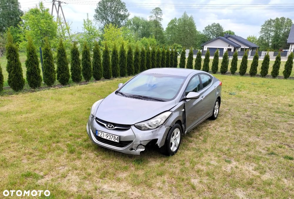 Hyundai Elantra - 2