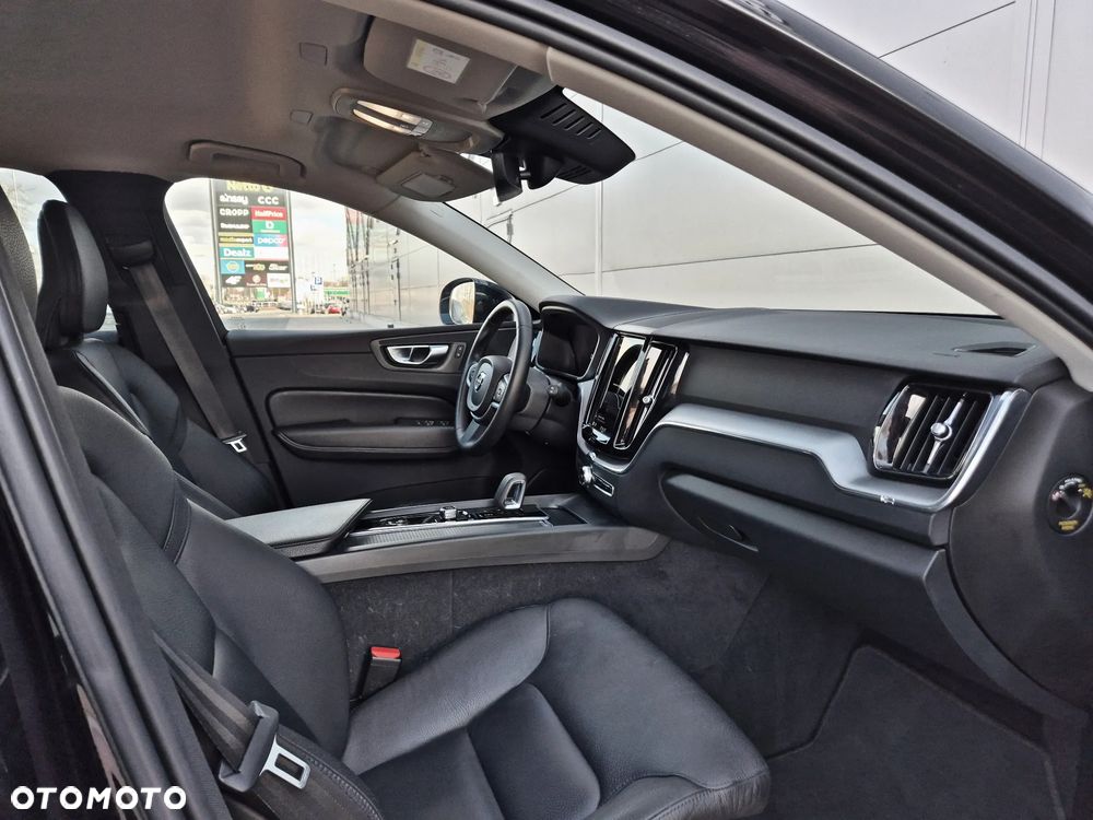 Volvo XC 60 B4 D Momentum Pro - 24