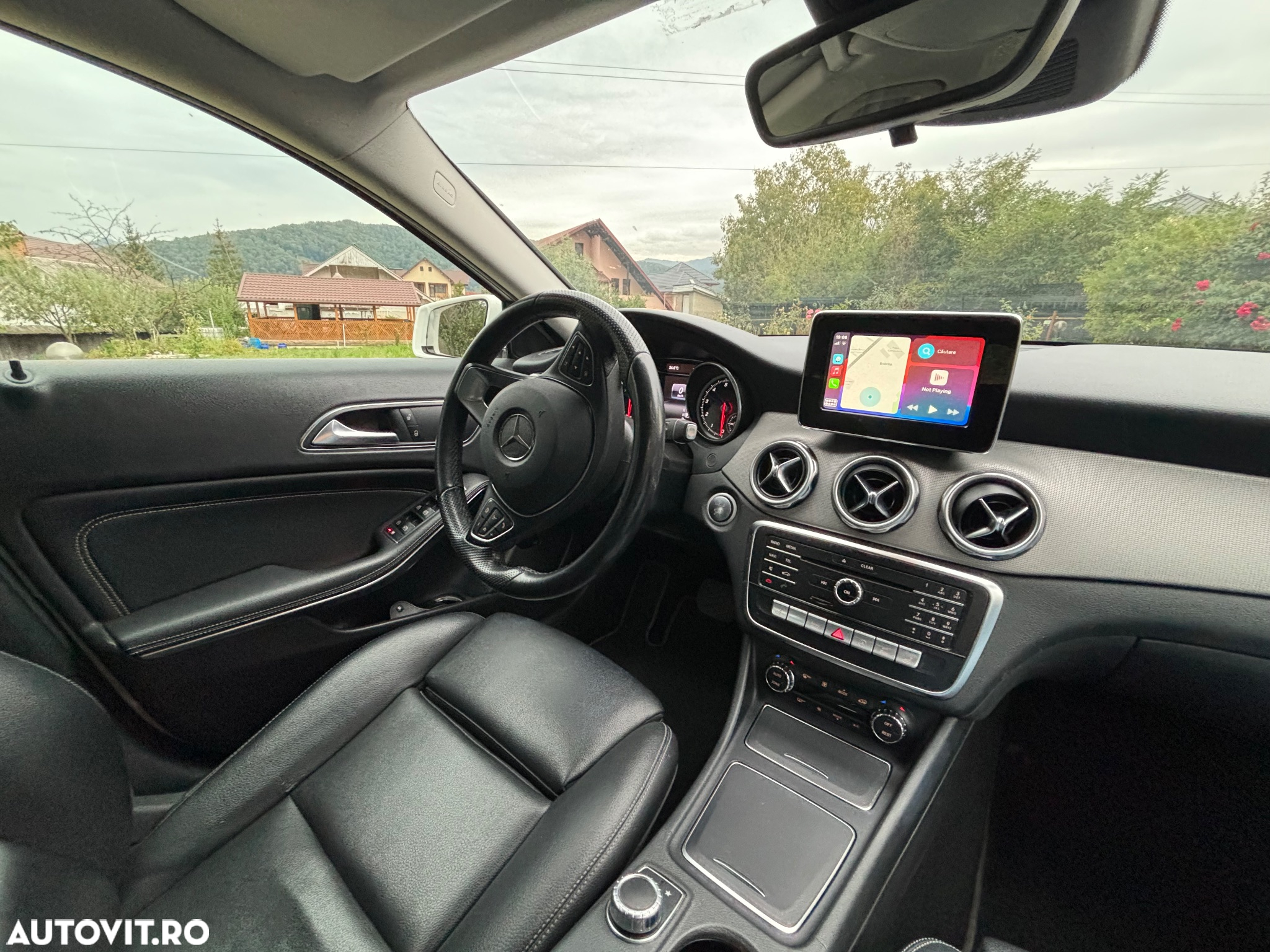 Mercedes-Benz GLA 180 7G-DCT - 5
