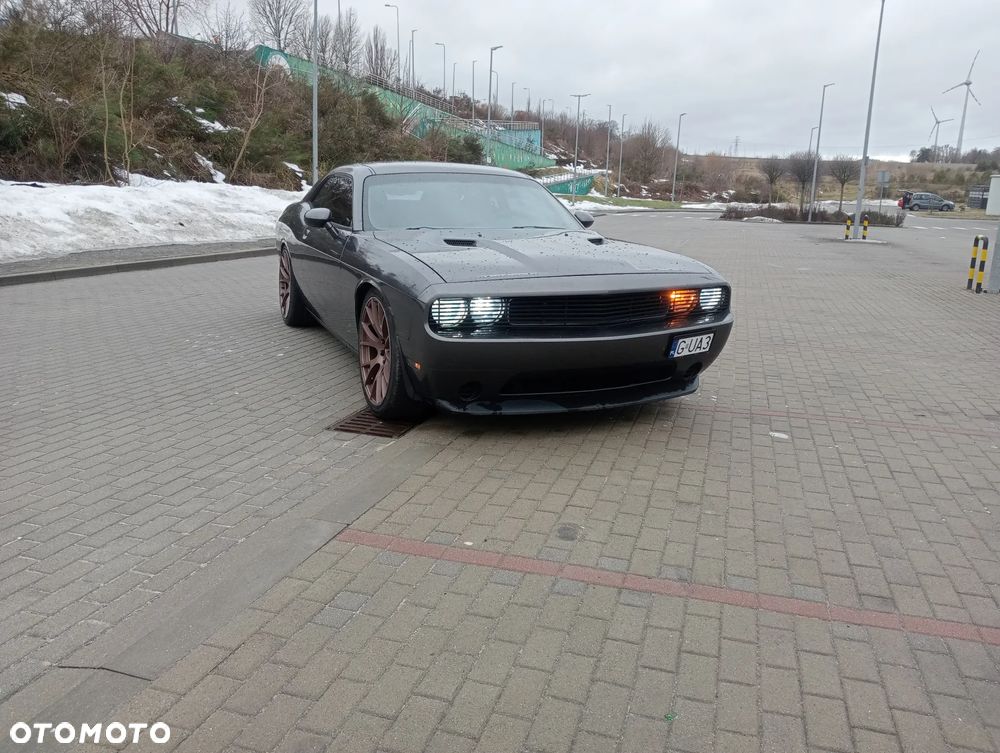 Dodge Challenger - 12