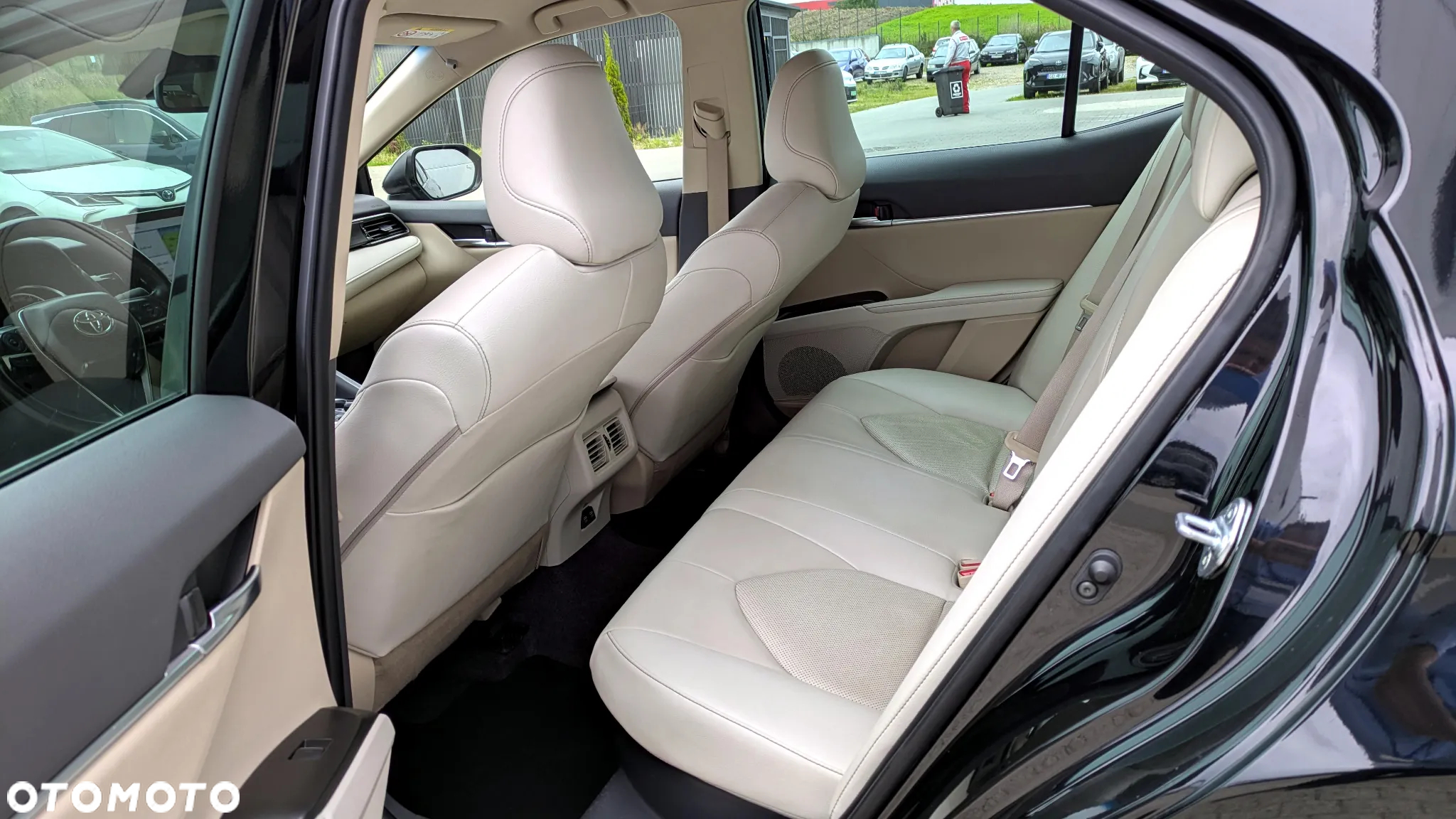 Toyota Camry 2.5 Hybrid Executive CVT - 9