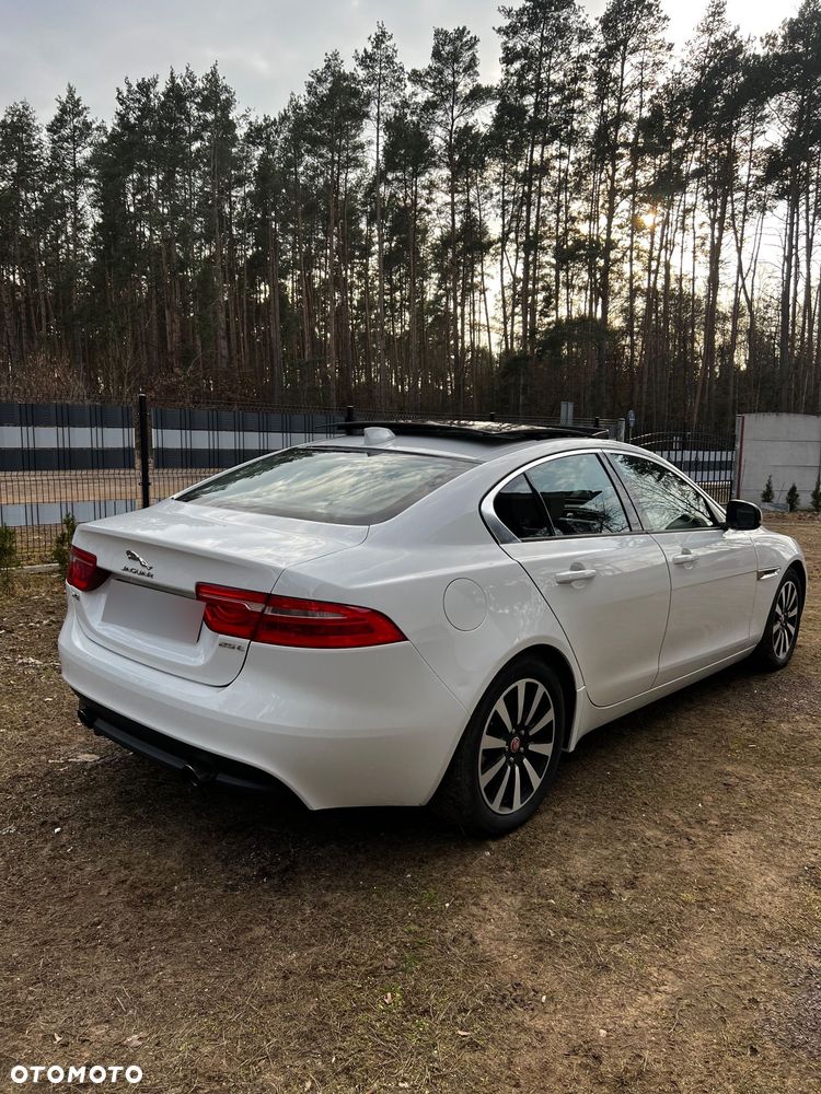 Jaguar XE - 2