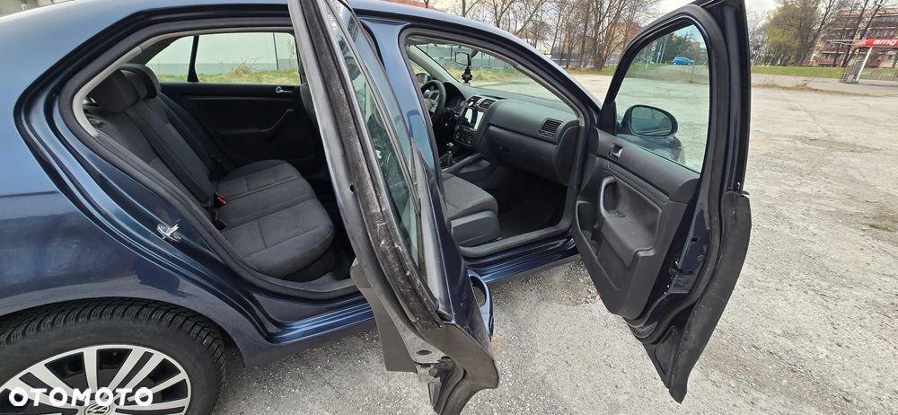 Volkswagen Jetta 1.9 TDI Trendline - 11