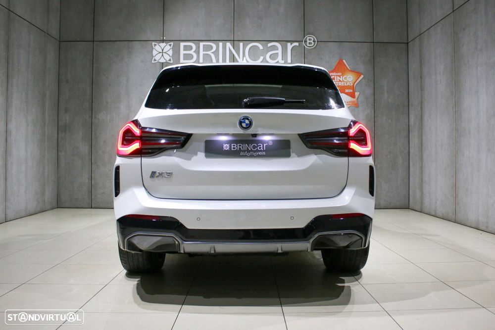 BMW iX3 M Sport Impressive - 13