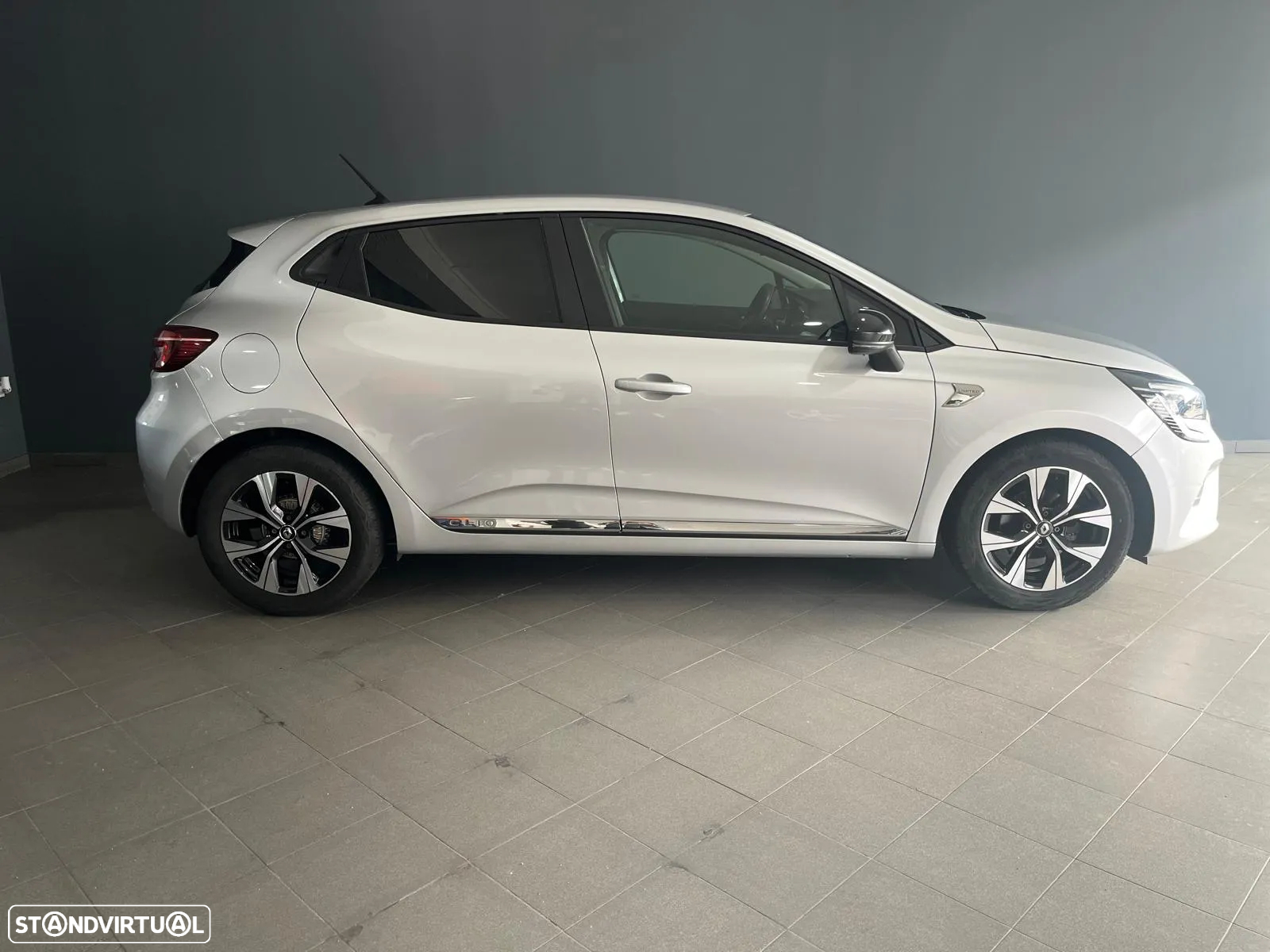 Renault Clio 1.0 TCe Limited Bi-Fuel - 4
